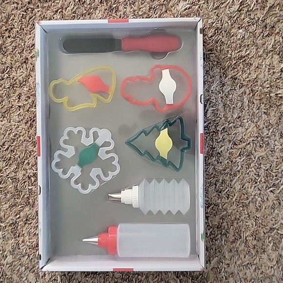 Kuhn Rikon Holiday Cookie Cutter and Decorating Set - Picture 1 of 4